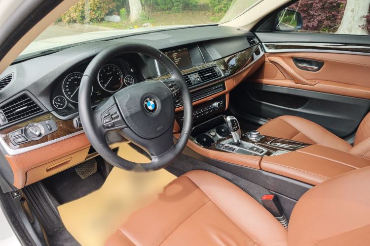 Used BMW 5 Series 2014 525Li Leading Model Interior 3