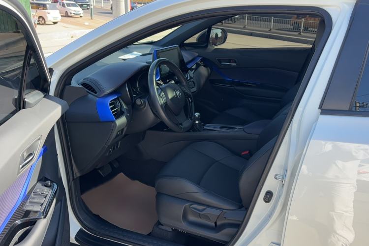 Used Toyota IZOA 2020 2.0L Yichi Version
