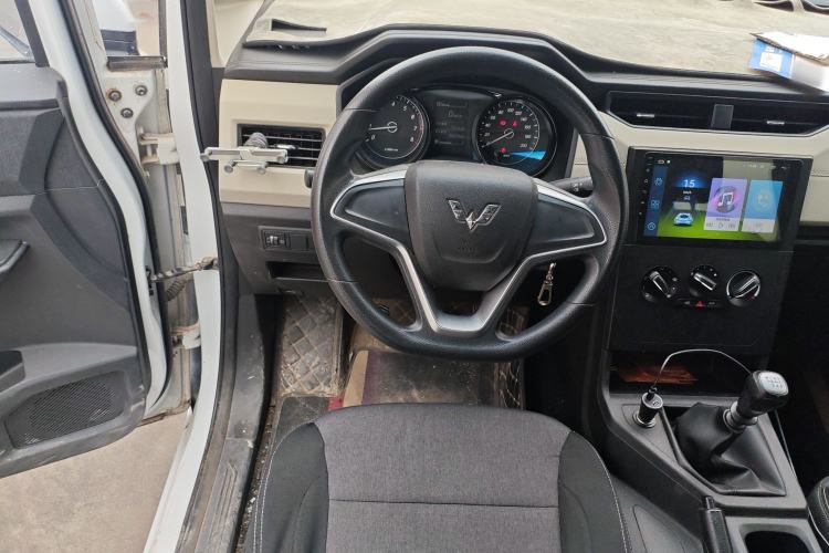 Used Wuling Hongguang PLUS 2019 1.5T Manual Comfort Version 7 Seats Steering Wheel