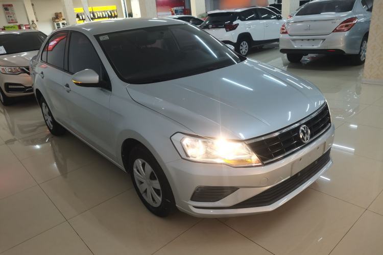 Used Volkswagen Jetta 2017 1.4L Manual Fashion Edition Front Right 45 Deg