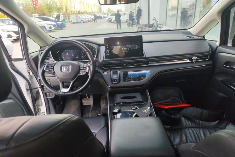 Used Honda Elysion 2022 2.0L eHEV Luxury Edition Center Console