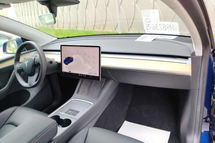 Used Tesla Model Y 2022 Rear-Wheel-Drive Version
