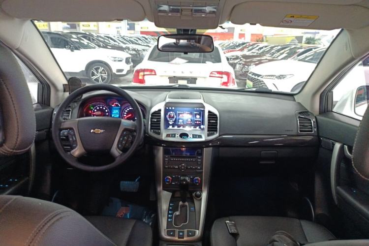 Used Chevrolet Captiva 2017 2.4L 4x4 Flagship Edition 7-Seater
