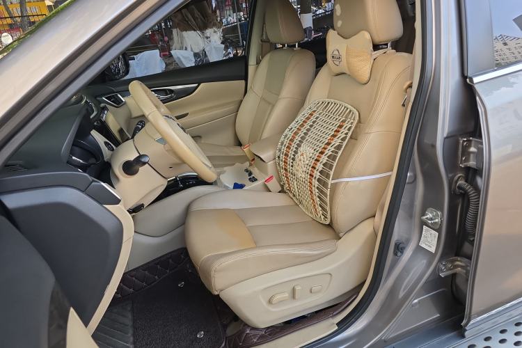 Used Nissan X-Trail 2014 2.5L CVT Leading Edition 4WD
