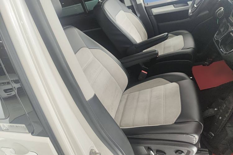 Used Volkswagen Multivan 2018 2.0 TSI Four-Wheel Drive Comfort Edition 7-Seater Right Front Seat