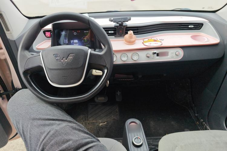 Used Wuling Hongguang MINIEV 2021 Macaron Fashion Edition Lithium-Ion Battery Center Console