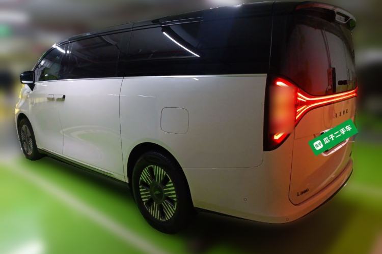 Used Geely Galaxy LEVC L380 2024 140-Degree 6-Seater All-Wheel-Drive Ultra