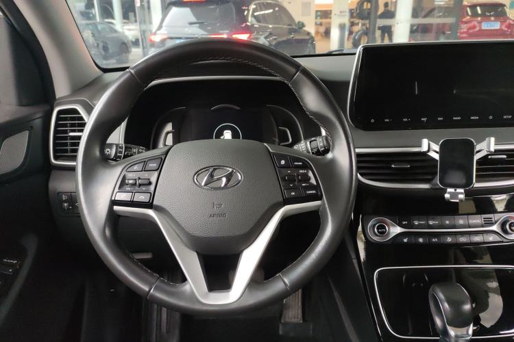 Used Hyundai Tucson 2019 280TGDi Dual-Clutch Two-Wheel Drive Smart Connect Version China VI
