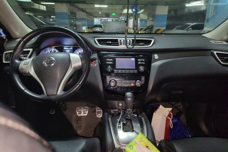 Used Nissan X-Trail 2015 2.0L CVT Comfort MAX Edition 2WD Center Console