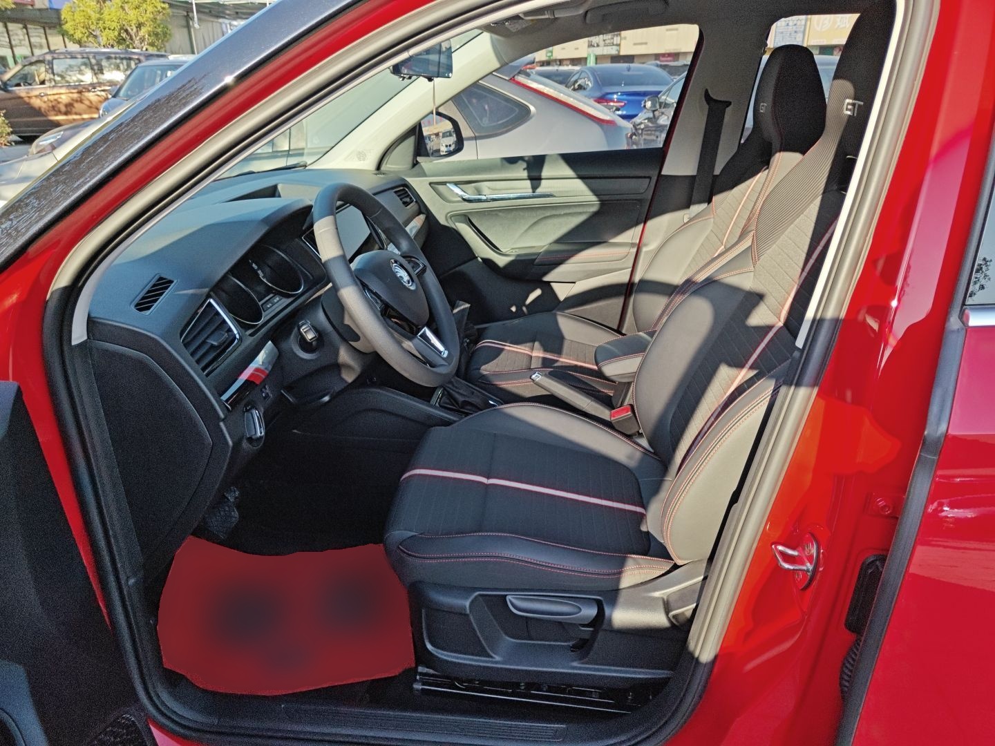 المقاعد الأمامية داخل السيارة