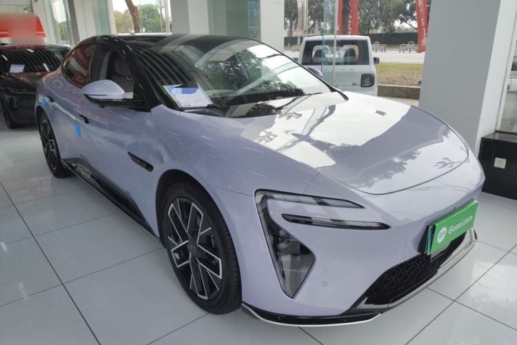 Used Avatr 06 2025 Pro Range-Extended Edition Front Right 45 Deg