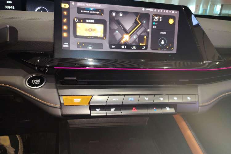 Used CHANGAN UNI-V 2022 1.5T Smart Navigation Version
