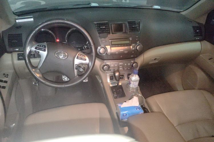 Used Toyota Highlander 2012 2.7L Two-Wheel Drive 7-Seater Luxury Edition
