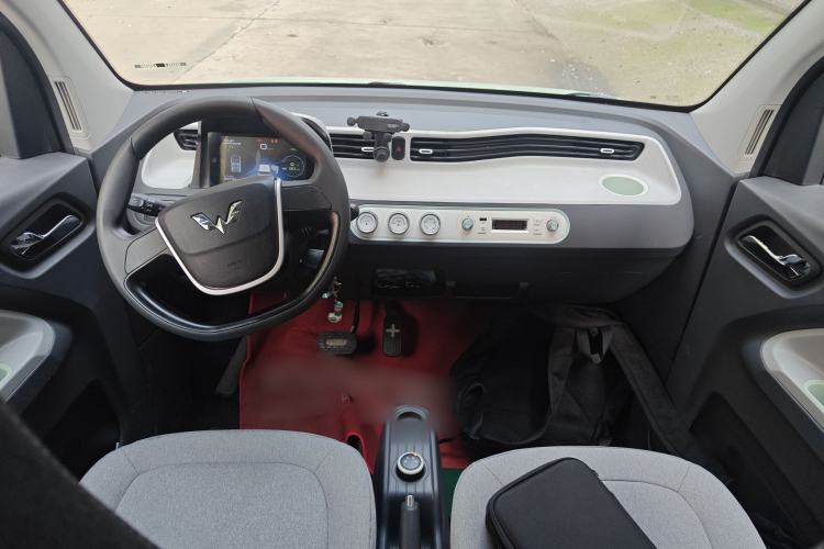 Used Wuling Hongguang MINIEV 2021 Macaron Fashion Model Lithium Iron Phosphate Center Console