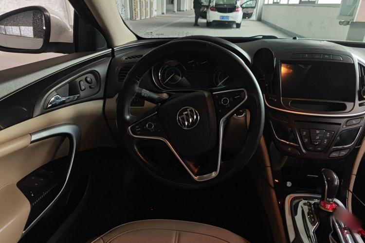 Used Buick Regal 2015 2.0L Elite Fashion Edition Steering Wheel