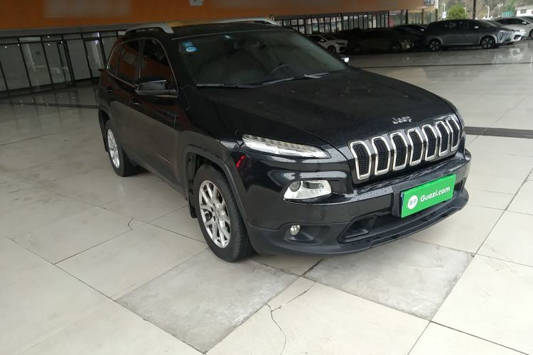 Used Jeep Cherokee 2016 2.4L Leading Edition Front Right 45 Deg