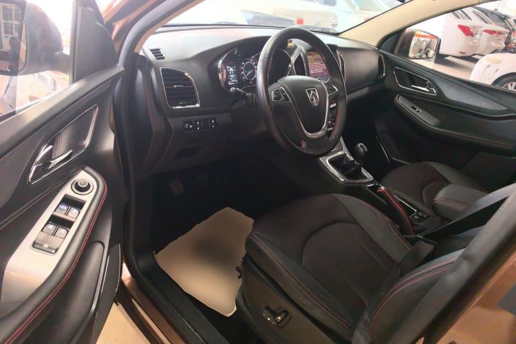 Used Baojun 560 2015 1.8L manual luxury version
