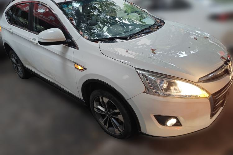 Used Luxgen U6 SUV 2018 1.8T Classic Comfort Edition Front Right 45 Deg