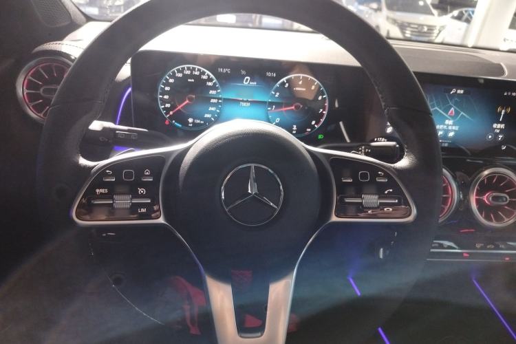 Used Mercedes-Benz GLB 2020 Facelift GLB 200 Fashion Edition Steering Wheel
