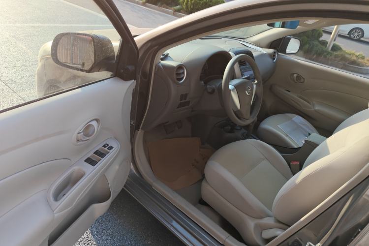Used Nissan Sunny 2015 1.5XE CVT Comfort Edition Interior 3