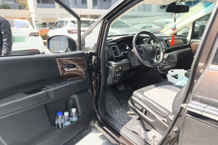 Used Honda Elysion 2016 2.4L Supreme Edition
