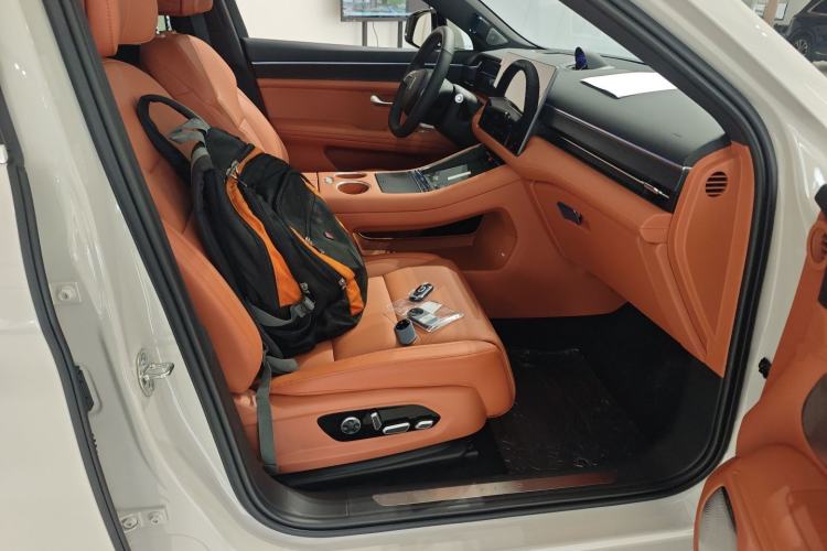 Used Hima AITO M5 2025 Extended-Range Ultra Rear-Wheel-Drive Version Right Front Seat