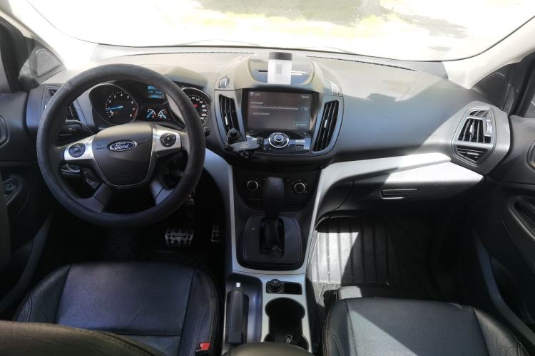 Used Ford Kuga 2013 1.6L GTDi Two-Wheel-Drive Comfort Model Center Console