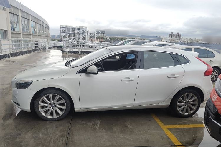 Used Volvo V40 2014 2.0T Zhiya Edition
