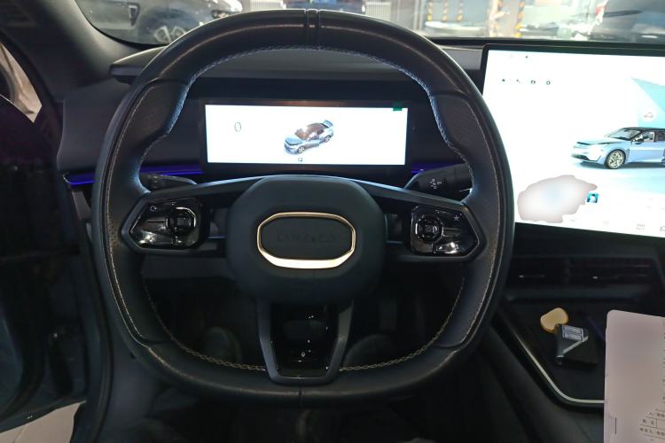 Used Lynk & Co 07 2024 EM-P 126 Long-Range Ultra Steering Wheel