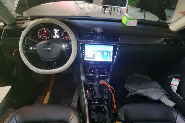 Used Volkswagen Passat 2016 330TSI DSG Luxury Edition Center Console