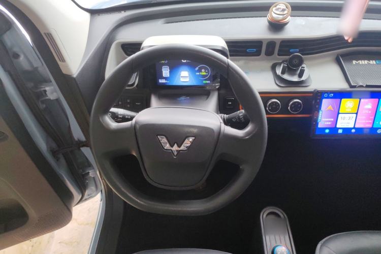 Used Wuling Hongguang MINIEV 2020 Enjoyment Model Lithium Iron Phosphate Steering Wheel
