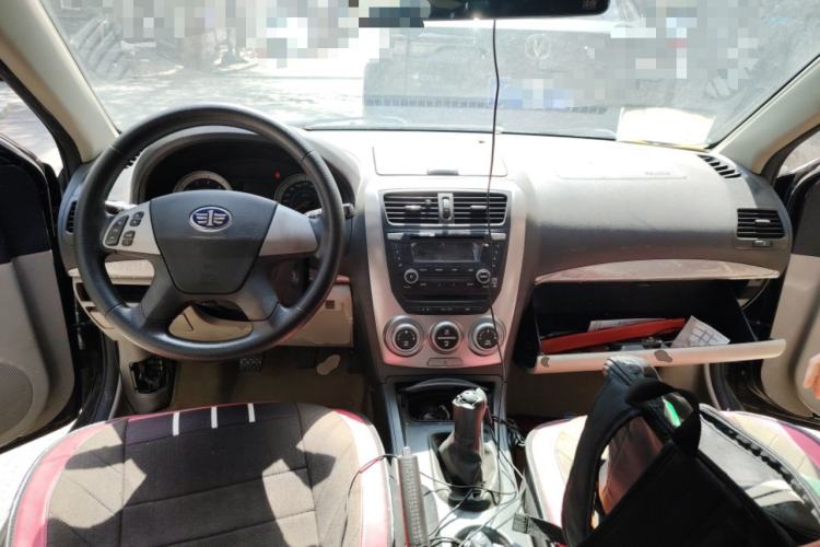 Used Bestune B50 2012 1.6L manual fashion version Center Console