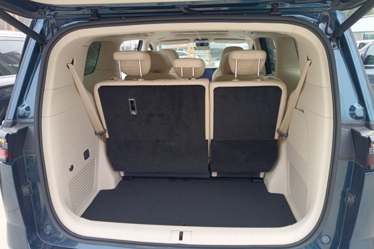 Used VOYAH Dream 2025 EV Four-Wheel Drive Flagship Kunpeng Edition
