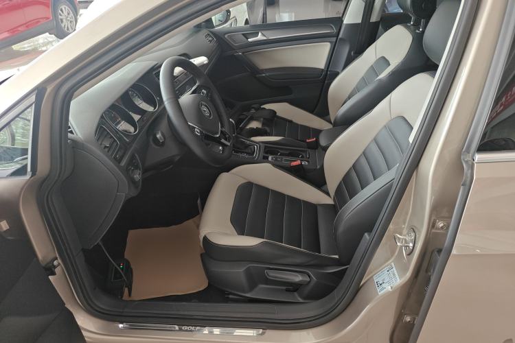 Used Volkswagen Golf 2017 230TSI Automatic Luxury Million-Vehicle Commemorative Edition Left Front Seat