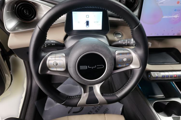 Used BYD Dolphin 2023 420 km Fashion Edition
