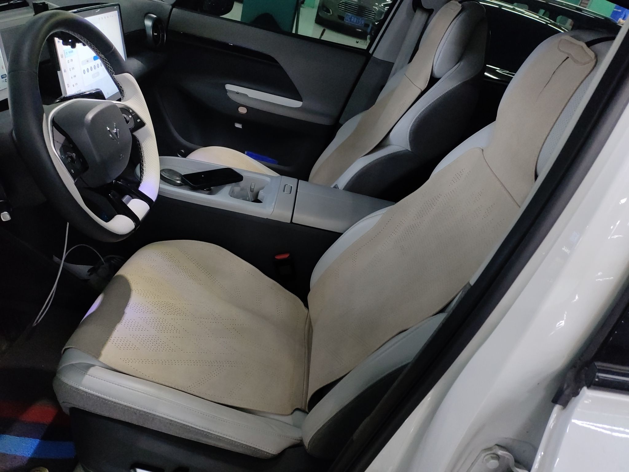 Переднее сиденье в автомобиле