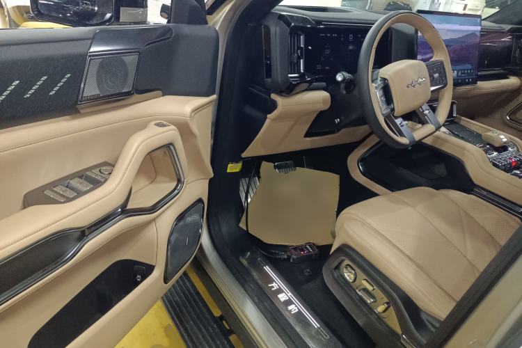 Used Formula Leopard 8 2025 Smart & Brave Flagship Edition 7 Seats
