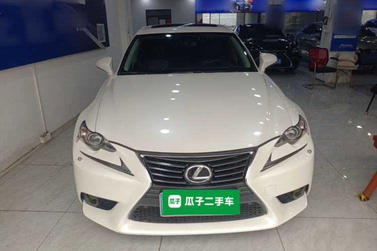 Used Lexus IS 2015 200T Leading Edition
