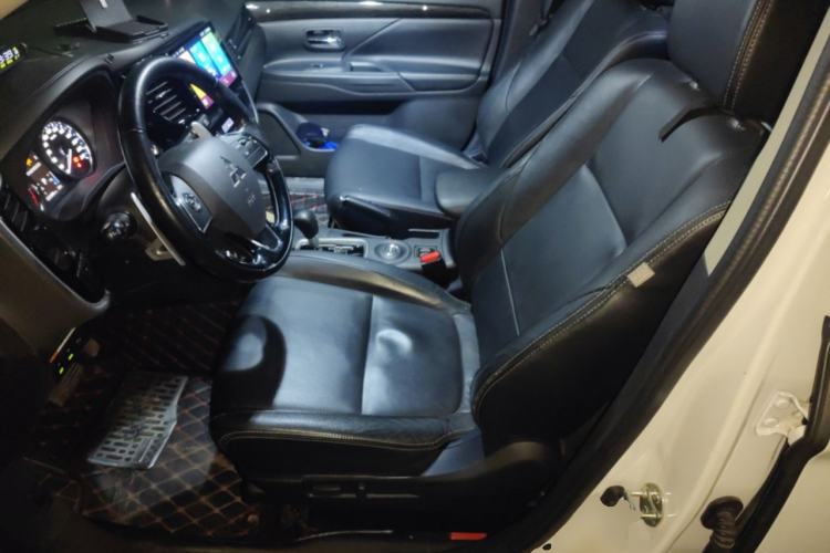 Used Mitsubishi Outlander 2016 2.4L 4x4 Elite Edition 7-Seater