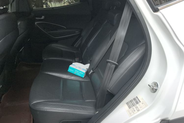 Used Hyundai Santa Fe 2013 2.4L Automatic Two-Wheel Drive Smart Version Left Rear Seat