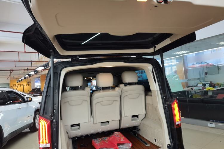 Used Mercedes-Benz V-Class 2020 V 260 Avantgarde Edition