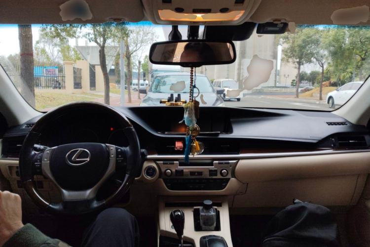 Used Lexus ES 2013 300h Luxury Edition