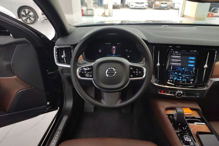 Used Volvo S90 2024 B5 Zhiyi Luxury Edition
