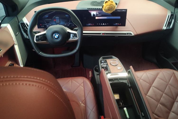 Used BMW iX 2023 Updated xDrive50 Center Console