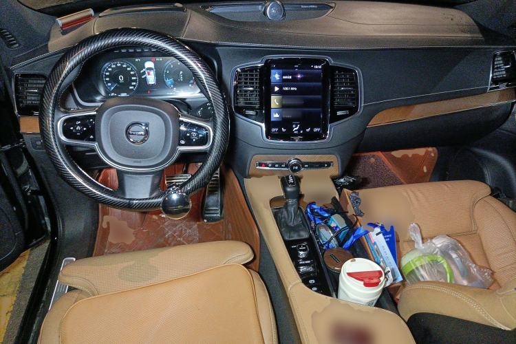 Used Volvo XC90 2017 T6 Prestige 7-Seater Center Console