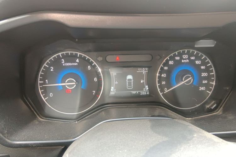 Used Dongfeng Fengon 580 2016 1.5T Manual Luxury Edition
