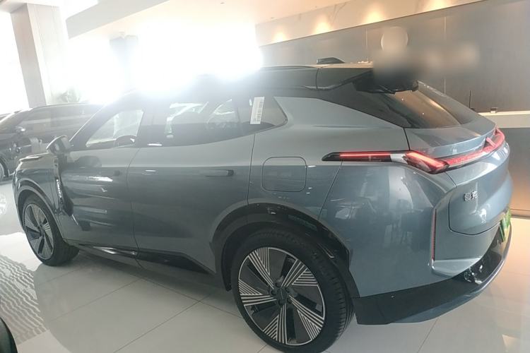 Used Lynk & Co 08 EM-P 2025 220 km All-Wheel-Drive Performance Halo