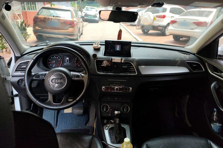 Used Audi Q3 2017 30 TFSI Standard Model Center Console