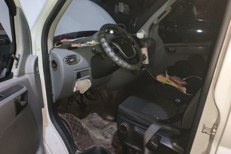 Used SAIC MAXUS Xintu V80 2019 2.5T Classic Edition 6-Speed Manual – Aoyuntong Modified Version Short Wheelbase Mid-Height Roof 5/6 Seats