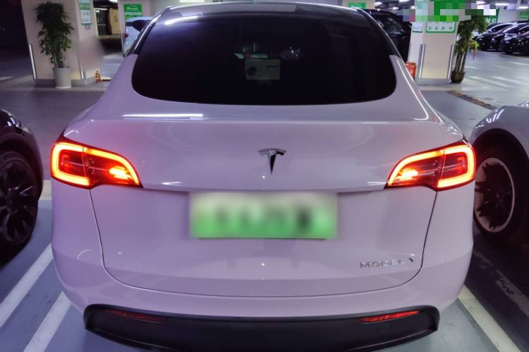 Used Tesla Model Y 2023 Long-Range All-Wheel-Drive Version